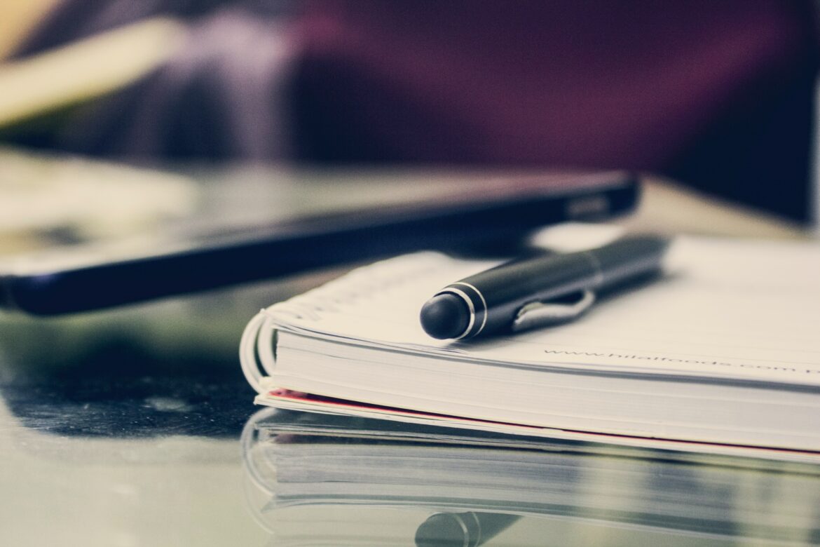 pexels-mohammad-danish-891059 Dangling modifiers and how to avoid them in your writing