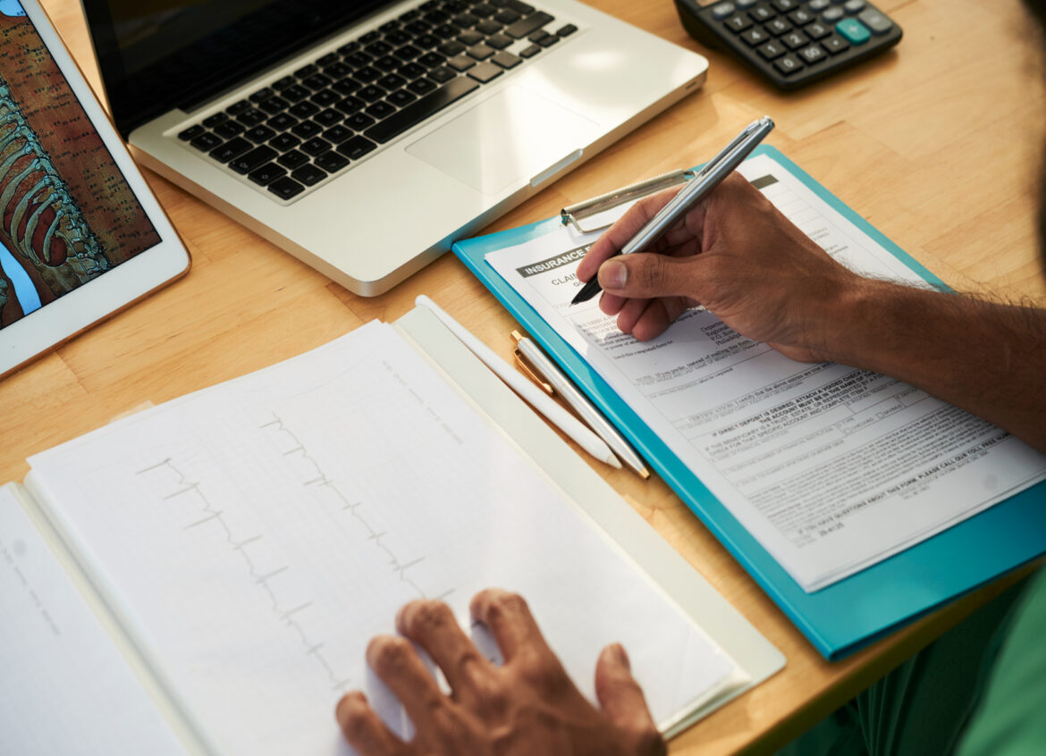 doctor-writing-medical-notes (1) how to write a cover letter